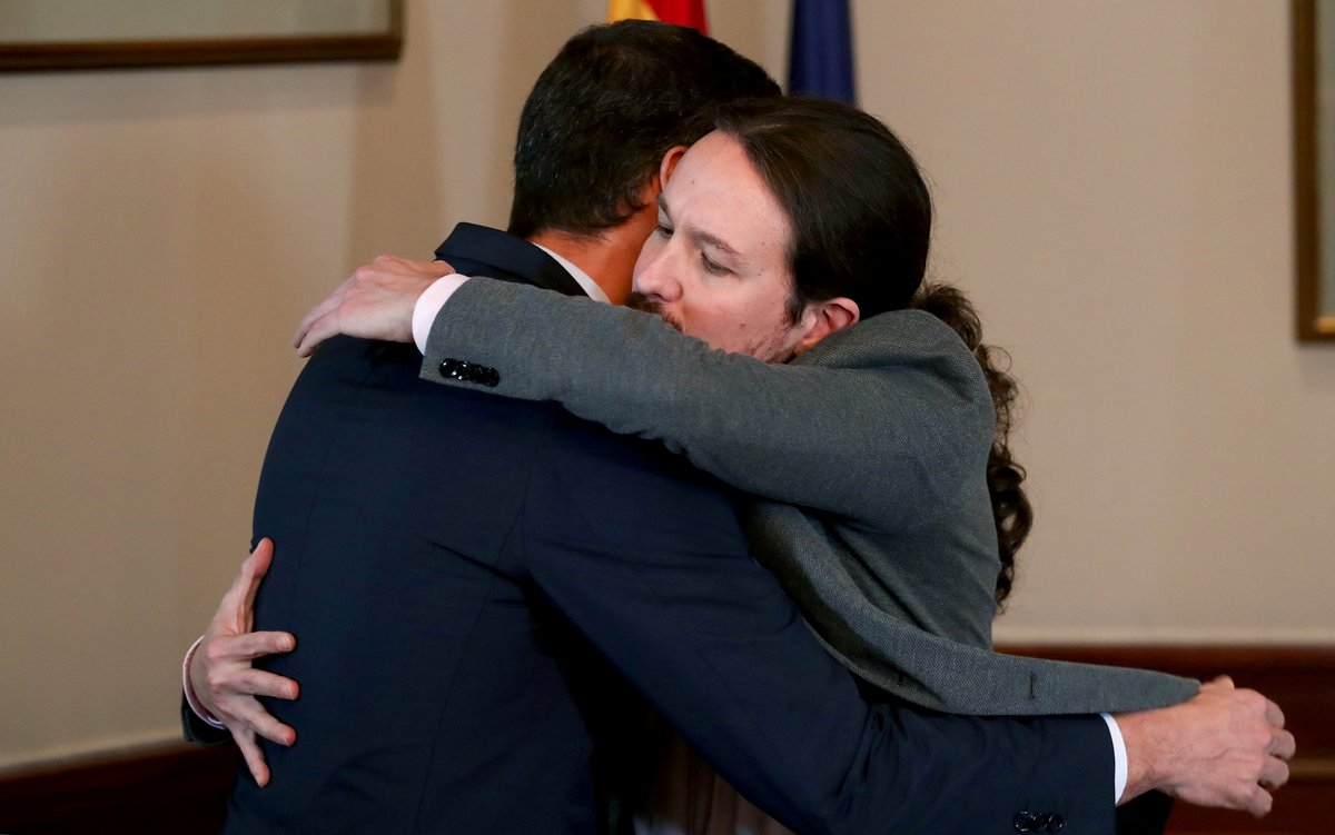 abrazo-pedro-sanchez-pablo-iglesias-tras-firmar-acuerdo-gobierno-1573632566552